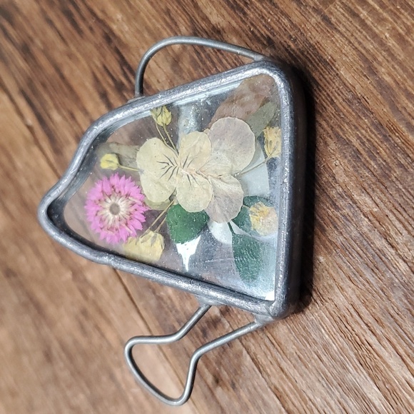 B812 watering can encased dried flowers brooch papel giftware - Picture 1 of 3